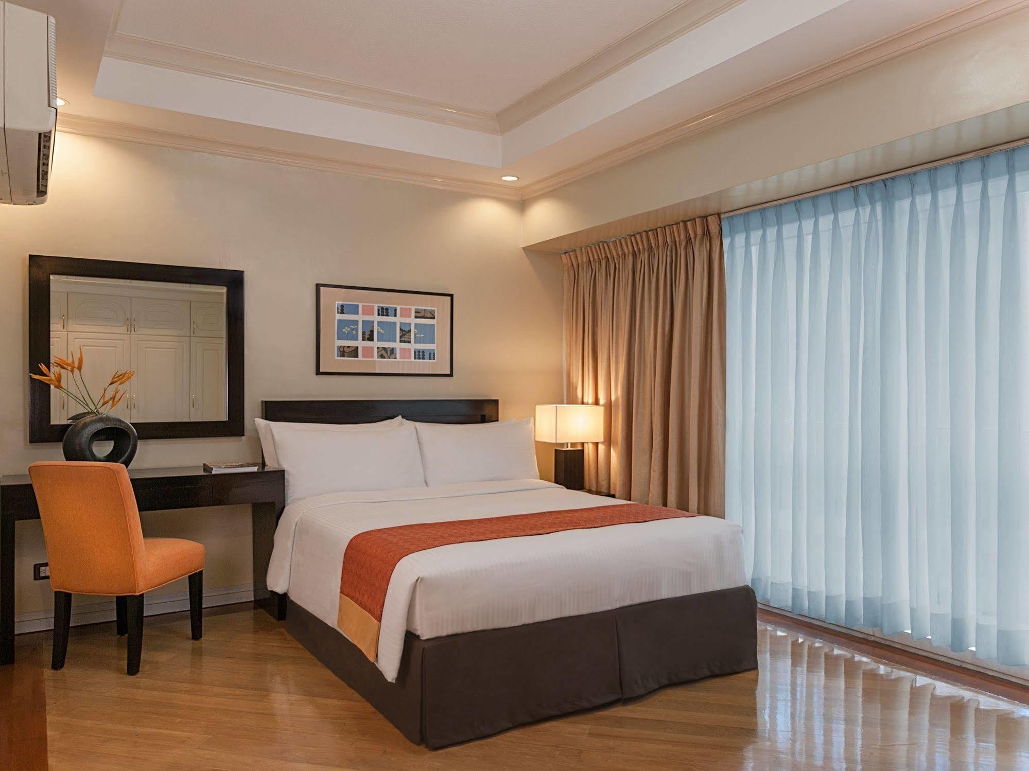 Fraser Place Manila San Pedro Makati Eksteriør billede